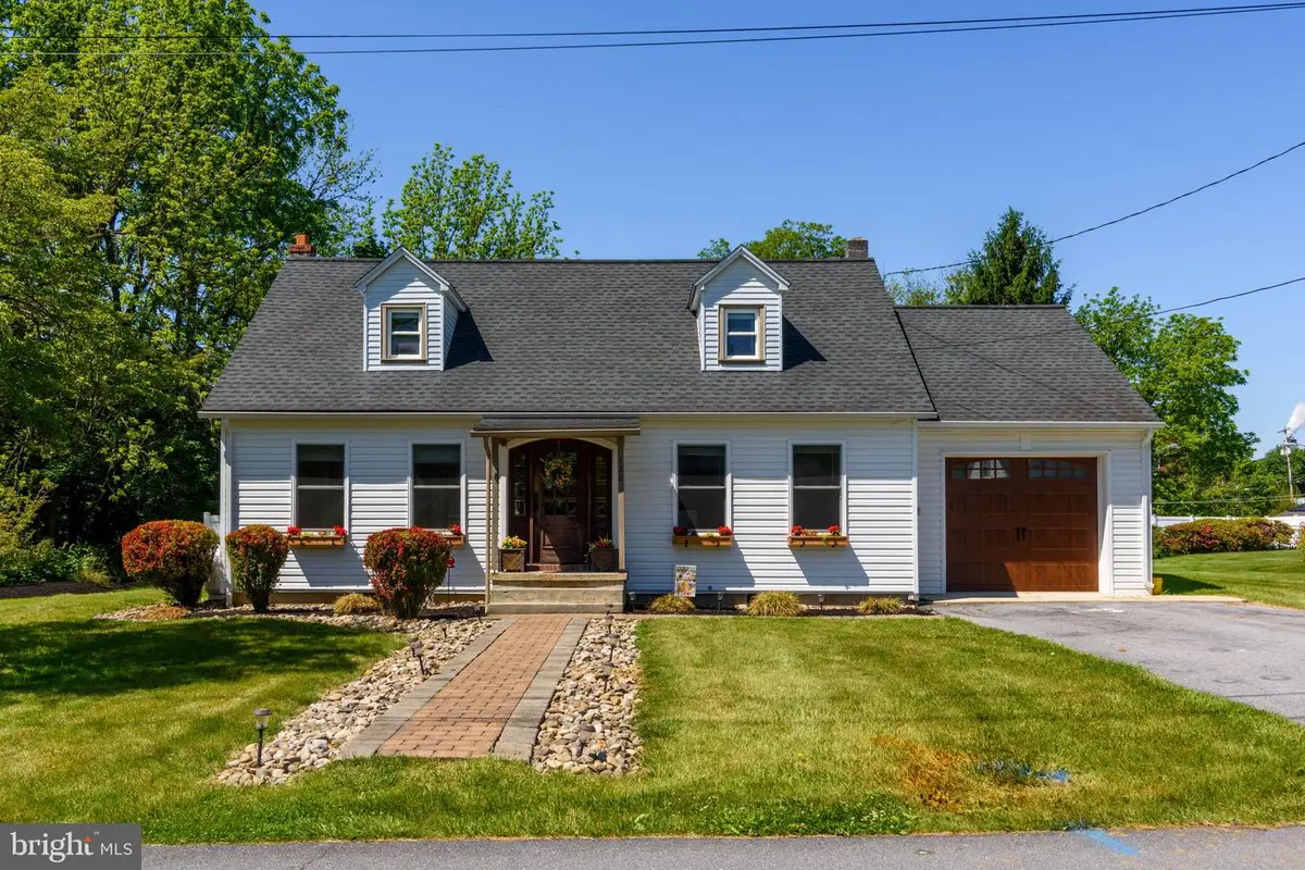 122 N 3rd St, Bainbridge, PA 17502 - #1