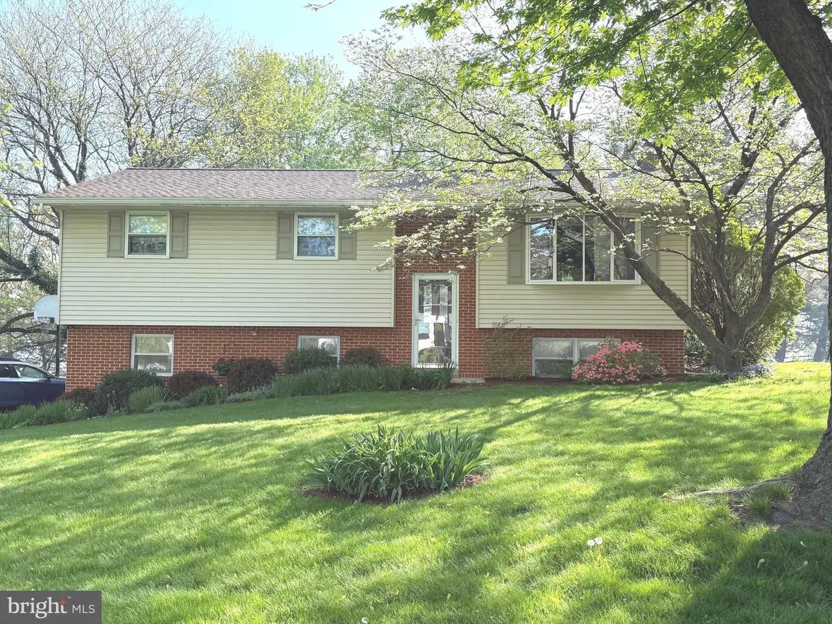 419 Hilltop Cir, Elizabethtown, PA 17022 - #1