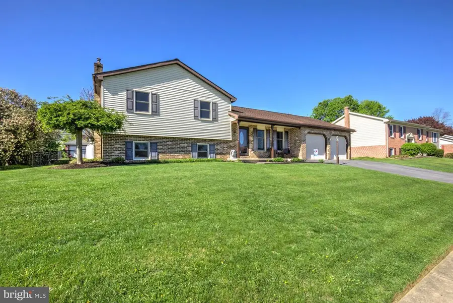 916 Dawn Ave, Ephrata, PA 17522 - #3