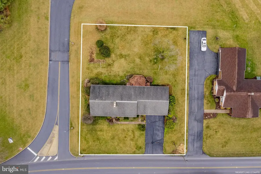 632 E Farmersville Rd, New Holland, PA 17557 - #2