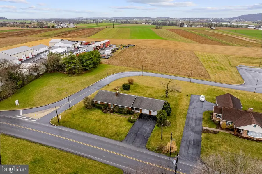 632 E Farmersville Rd, New Holland, PA 17557 - #3