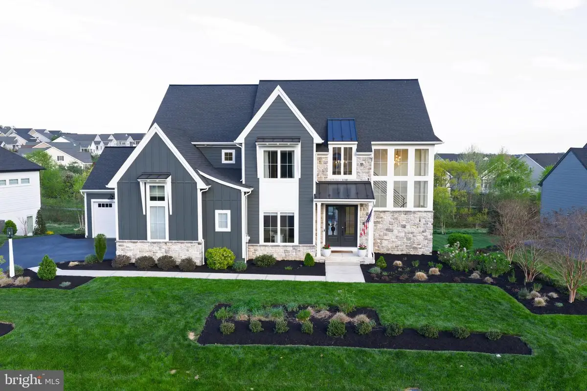 1016 Valley Crossing Dr, Lititz, PA 17543 - #1