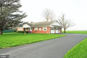 1422 Lancaster Rd, Manheim, PA 17545 - #1