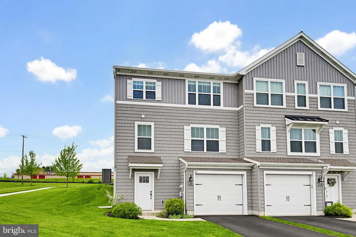 10 Southside Dr, Willow Street, PA 17584 - #1