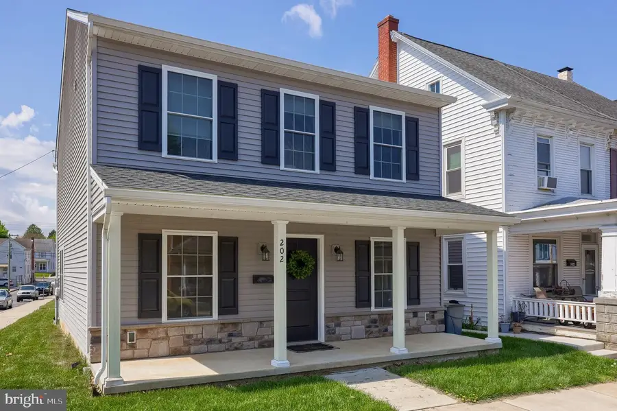202 W Franklin St, Ephrata, PA 17522 - #2