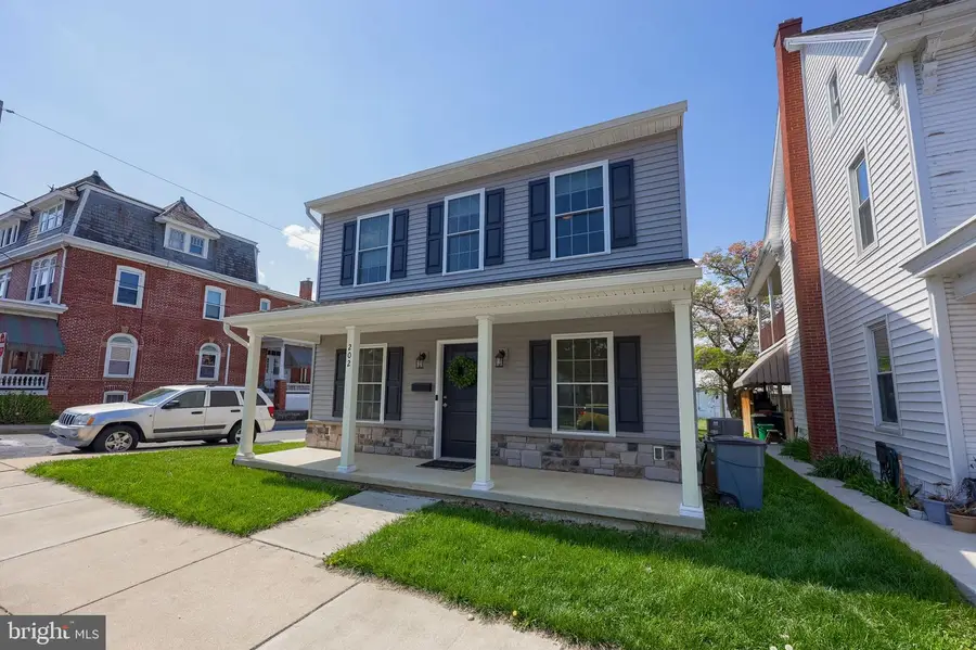202 W Franklin St, Ephrata, PA 17522 - #3