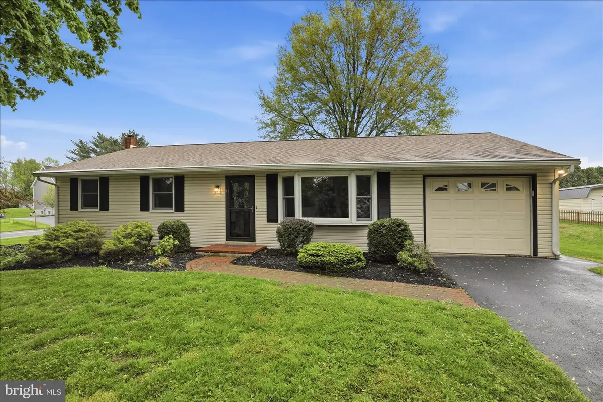 947 Hill St, Manheim, PA 17545 - #1
