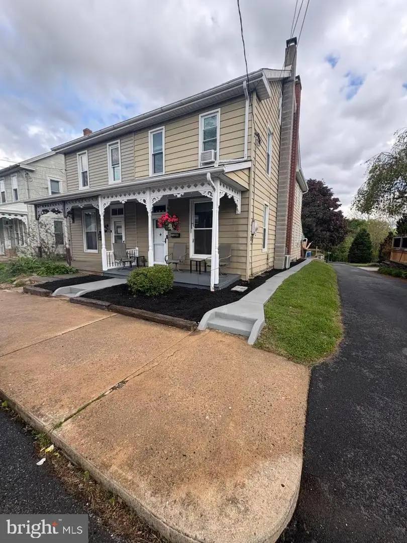 338 E Park St, Elizabethtown, PA 17022 - #1