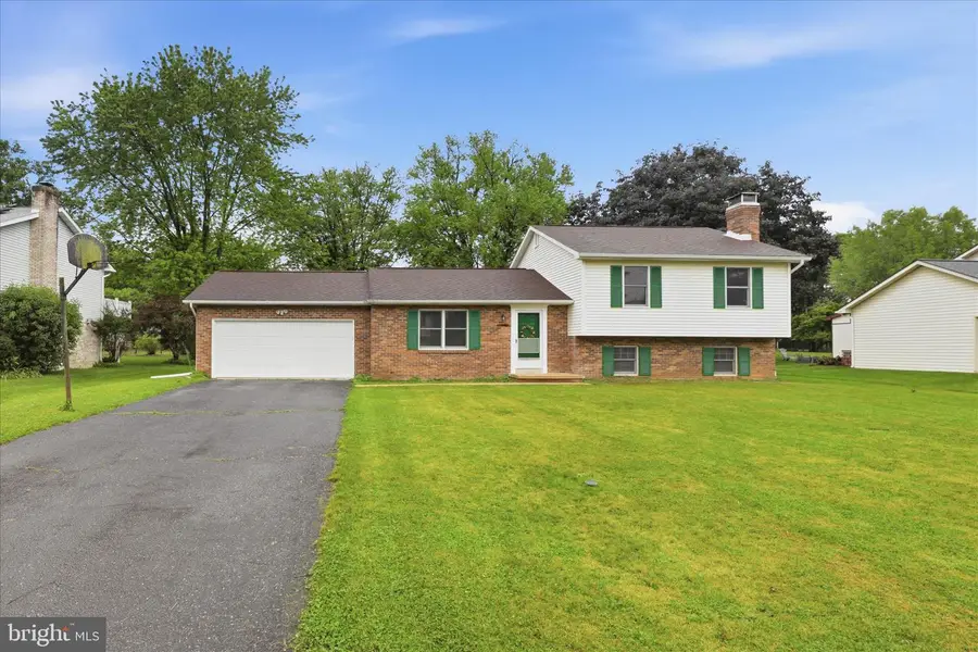 3137 Woodridge Dr, Landisville, PA 17538 - #3