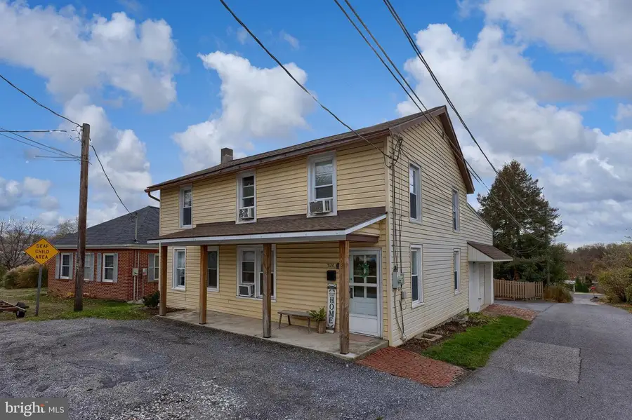 920 Chestnut St, Akron, PA 17501 - #2