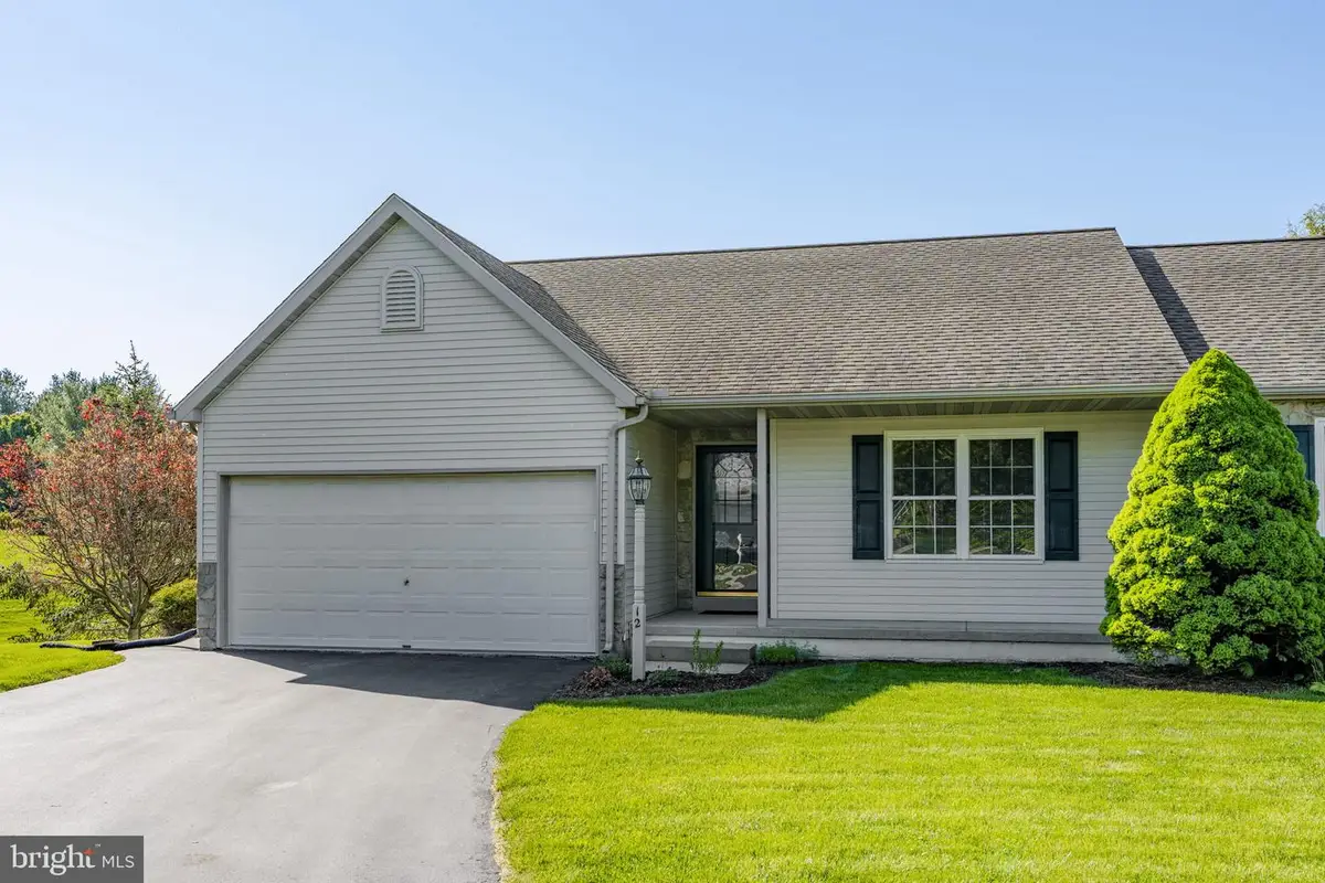 12 Pebble Creek Dr, Lititz, PA 17543 - #1