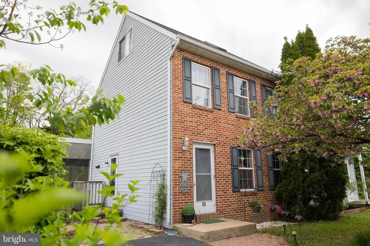 15 School House Ln, Lititz, PA 17543 - #1