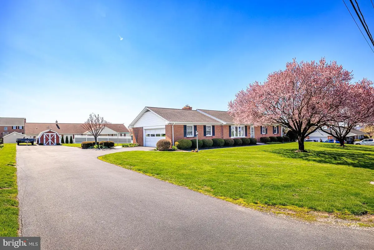 480 N Railroad Ave, New Holland, PA 17557 - #1