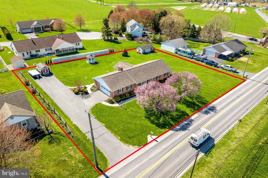 480 N Railroad Ave, New Holland, PA 17557 - #2