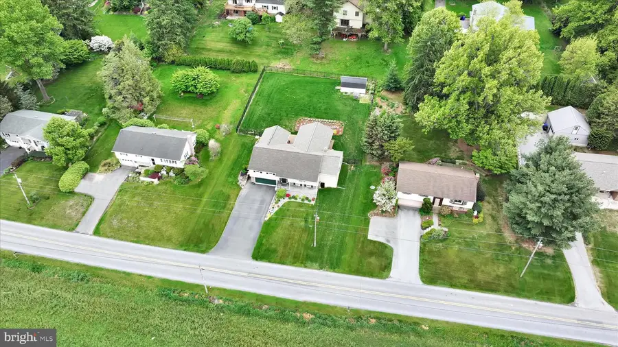 230 Edgewood Dr, New Holland, PA 17557 - #2