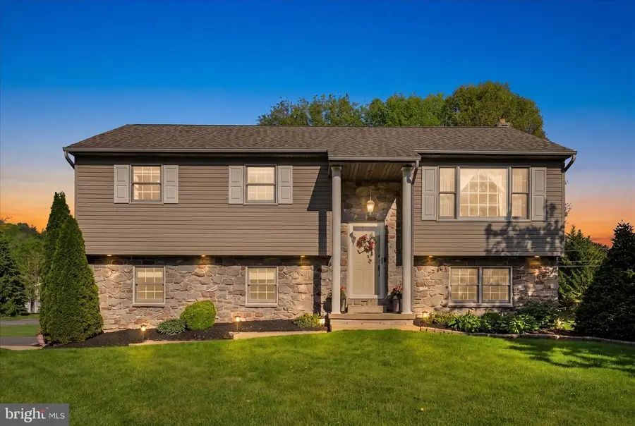 302 Grant St, Reinholds, PA 17569 - #2