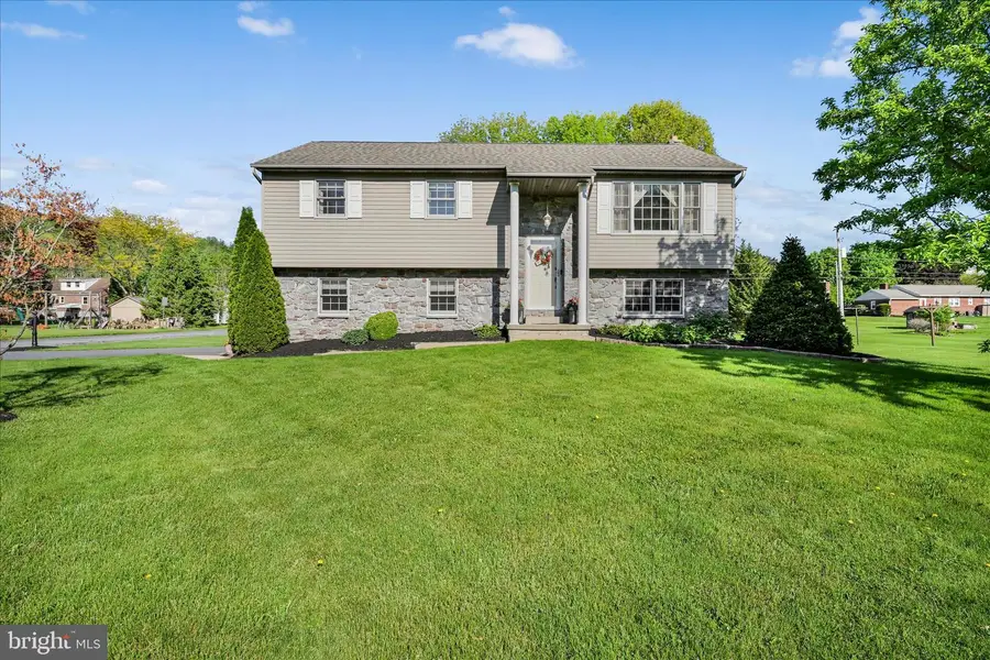302 Grant St, Reinholds, PA 17569 - #3