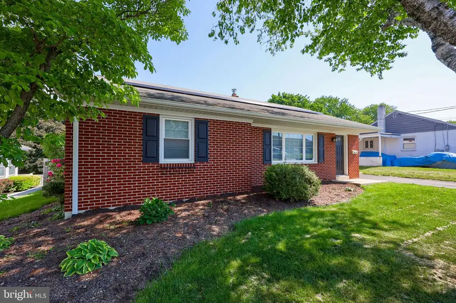 415 W End Ave, Akron, PA 17501 - #2
