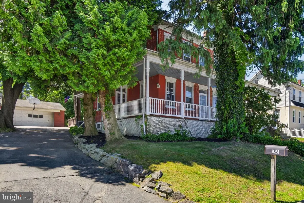 138 E New St, Mountville, PA 17554 - #1