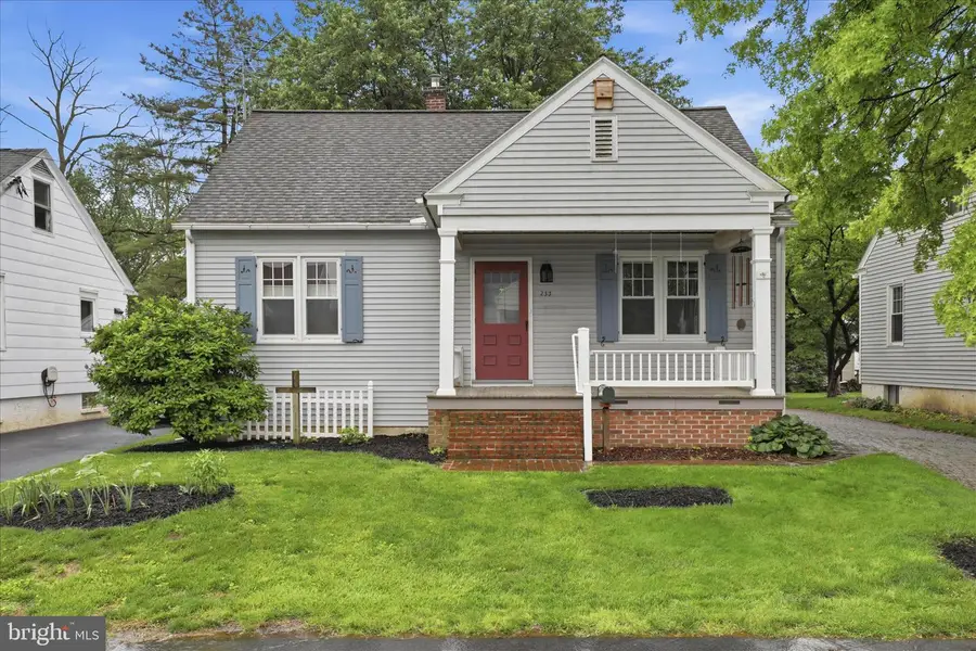 233 E Ferdinand St, Manheim, PA 17545 - #2