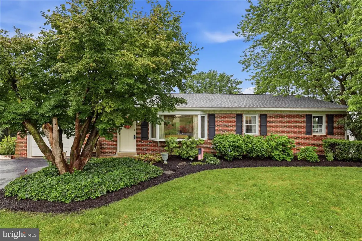 324 Southview Dr, Ephrata, PA 17522 - #1