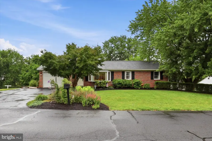 324 Southview Dr, Ephrata, PA 17522 - #3