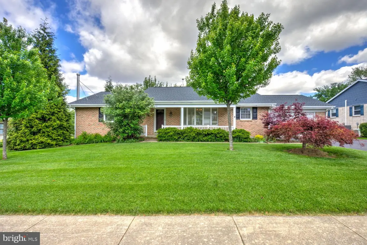 13 Meadow Ln, New Holland, PA 17557 - #1