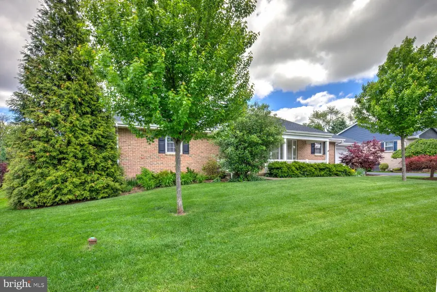 13 Meadow Ln, New Holland, PA 17557 - #2