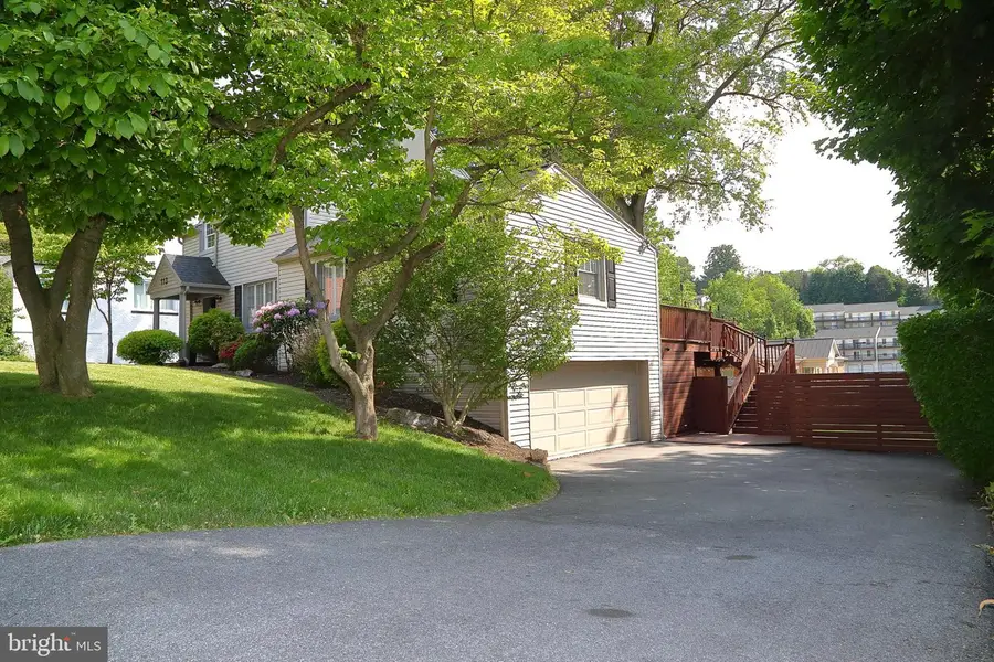 113 E Franklin St, Ephrata, PA 17522 - #2