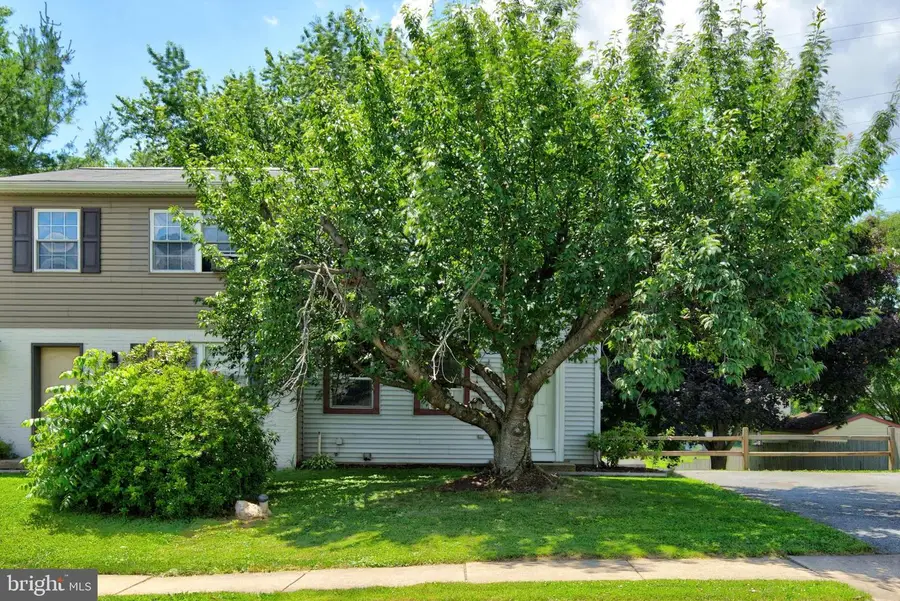 1088 Monticello Ln, Lancaster, PA 17603 - #2