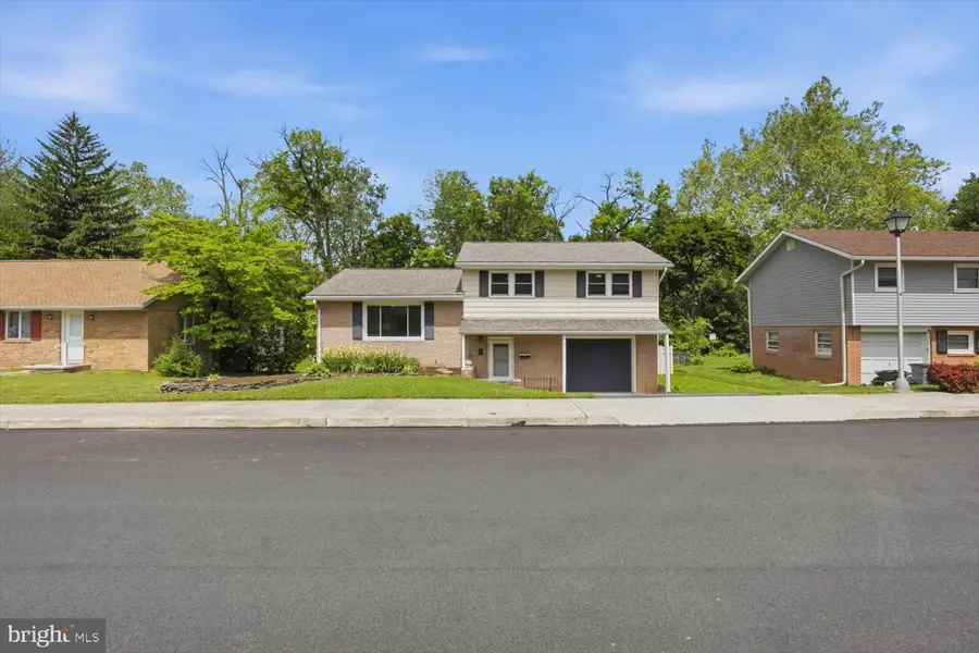 71 Circle Dr, Ephrata, PA 17522 - #2