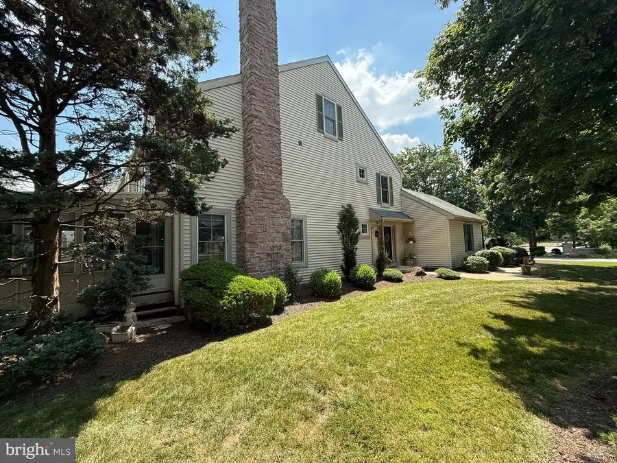 1290 Crestview Dr, Denver, PA 17517 - #2