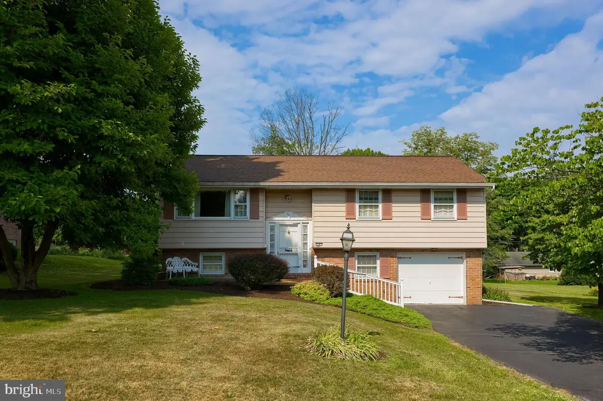 18 Meadow View Dr, Leola, PA 17540 - #1