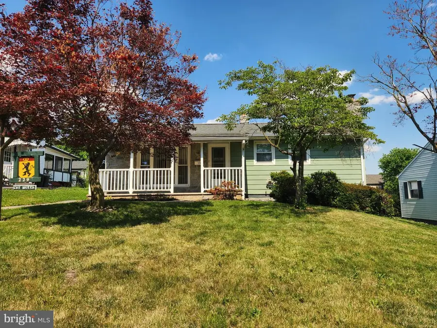 229 N Maple St, Elizabethtown, PA 17022 - #3