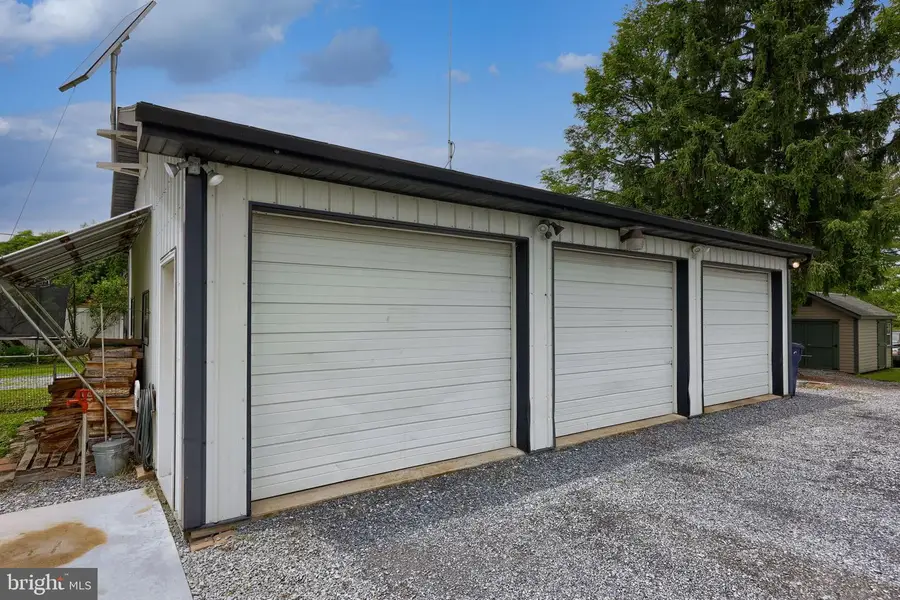 1316 Newport Rd, Manheim, PA 17545 - #2