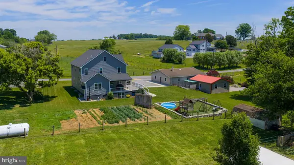 212 Cedar Dr, LEOLA, PA 17540