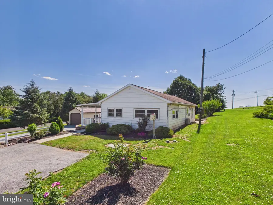 479 Spring Grove Rd, East Earl, PA 17519 - #3