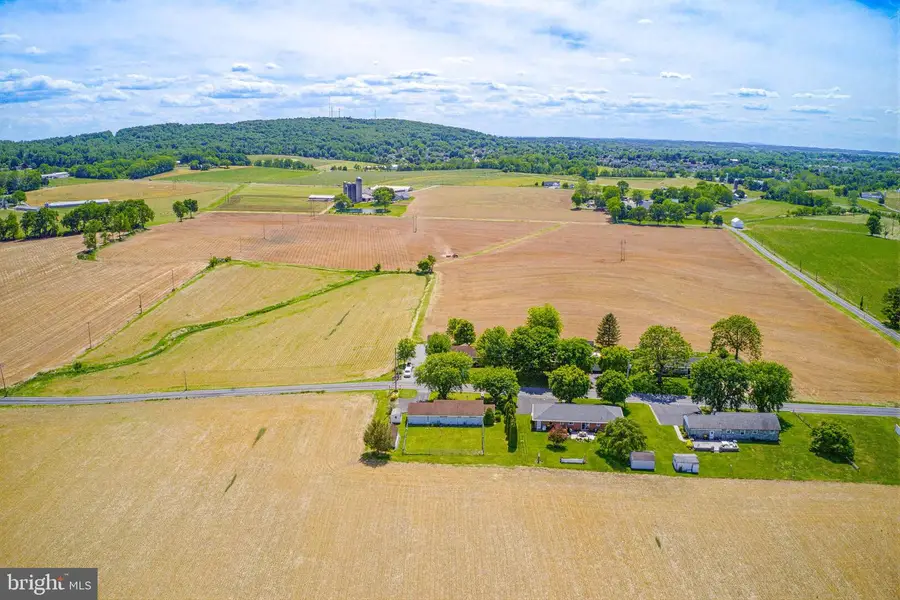36 Glenwood Dr, Ephrata, PA 17522 - #3