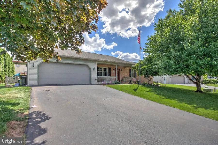 559 Greenview Dr, Denver, PA 17517 - #2
