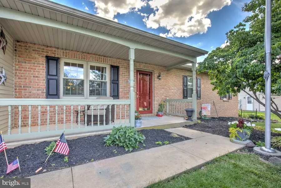 559 Greenview Dr, Denver, PA 17517 - #3