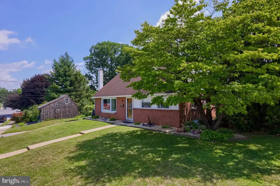 17 S Elm St, Lititz, PA 17543 - #3