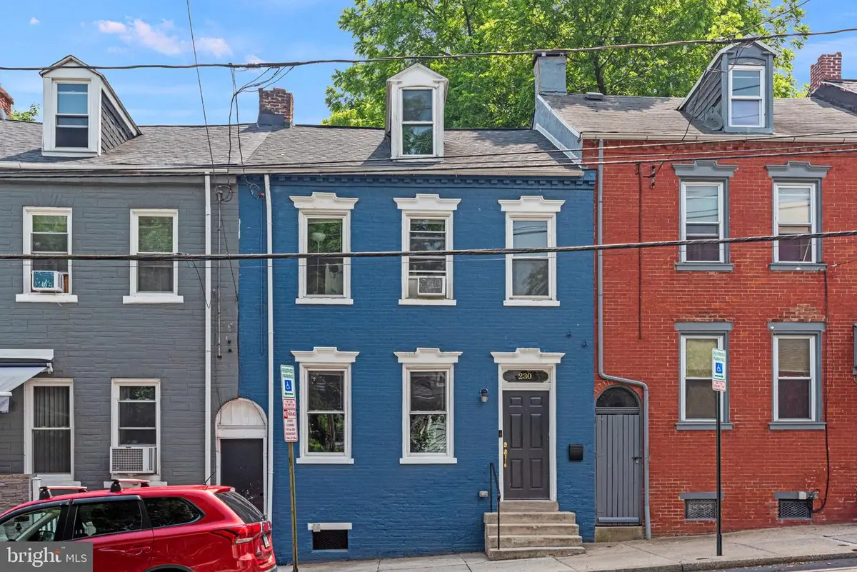 230 W Strawberry St, Lancaster, PA 17603 - #1