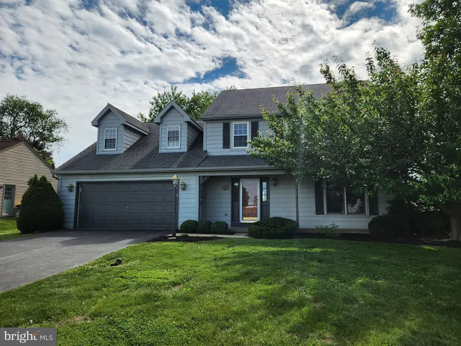 404 Mentzer Ave, New Holland, PA 17557 - #3