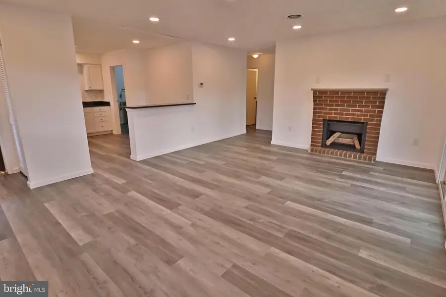 305 Greenland Dr, Lancaster, PA 17602 - #2