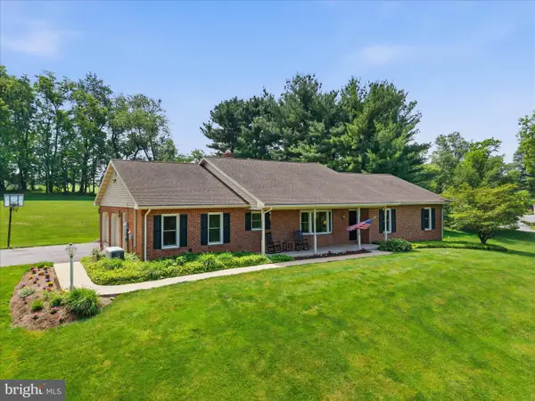 690 Indian Run Rd, MILLERSVILLE, PA 17551
