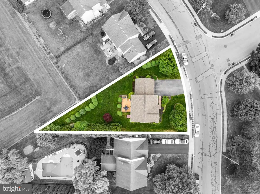 420 Woodhall Dr, Willow Street, PA 17584 - #2