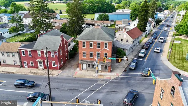 101 W Main St, MOUNT JOY, PA 17552
