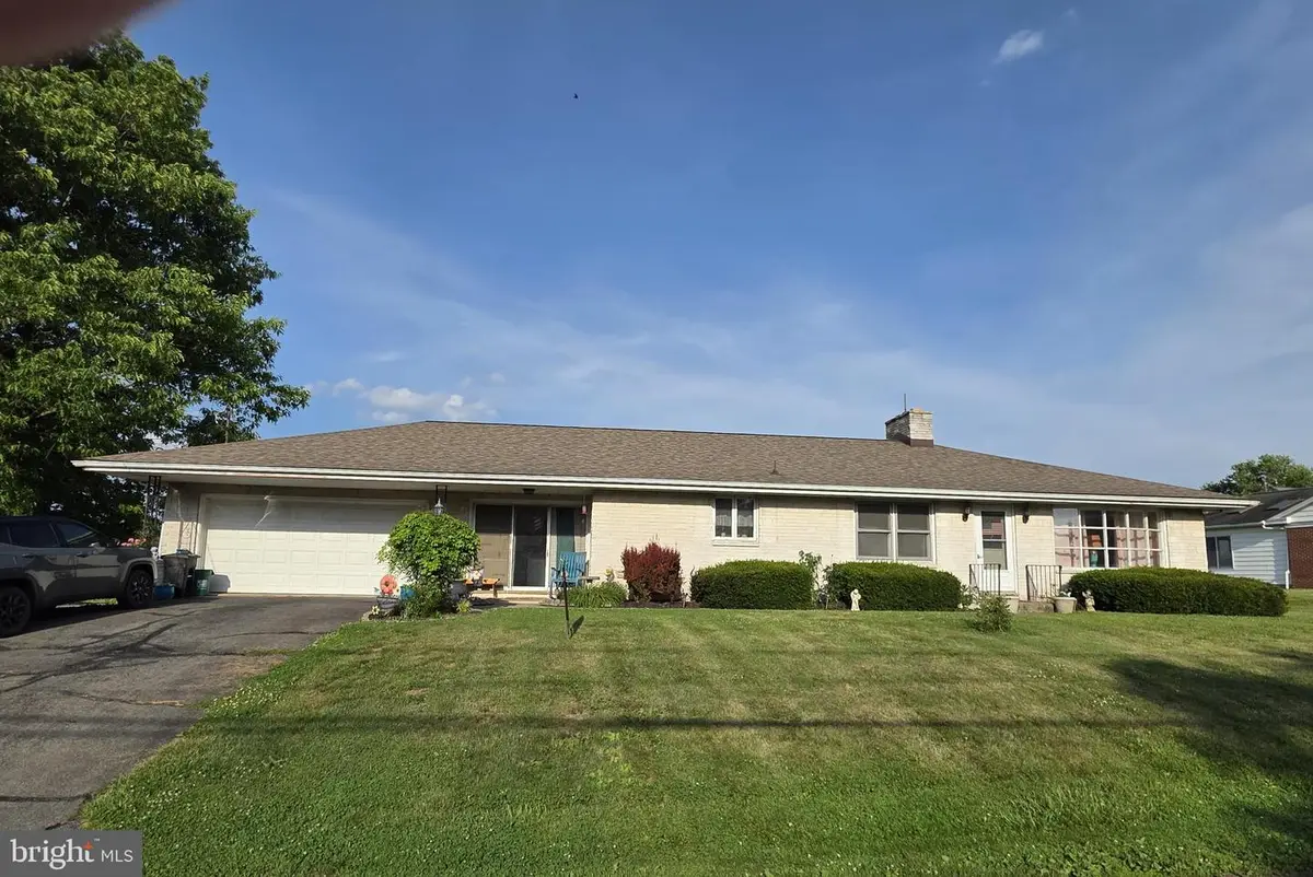 35 Trail Rd N, Elizabethtown, PA 17022 - #1