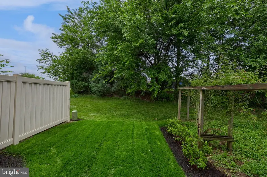 341 Greenland Dr, Lancaster, PA 17602 - #2