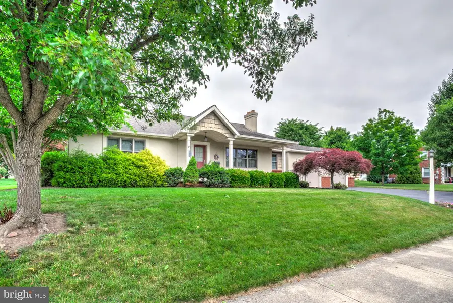 208 Penn Ave, Ephrata, PA 17522 - #2
